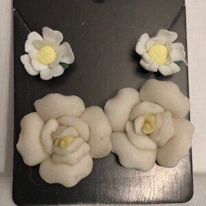Flower Pierced Earrings White Cream 2 Pairs